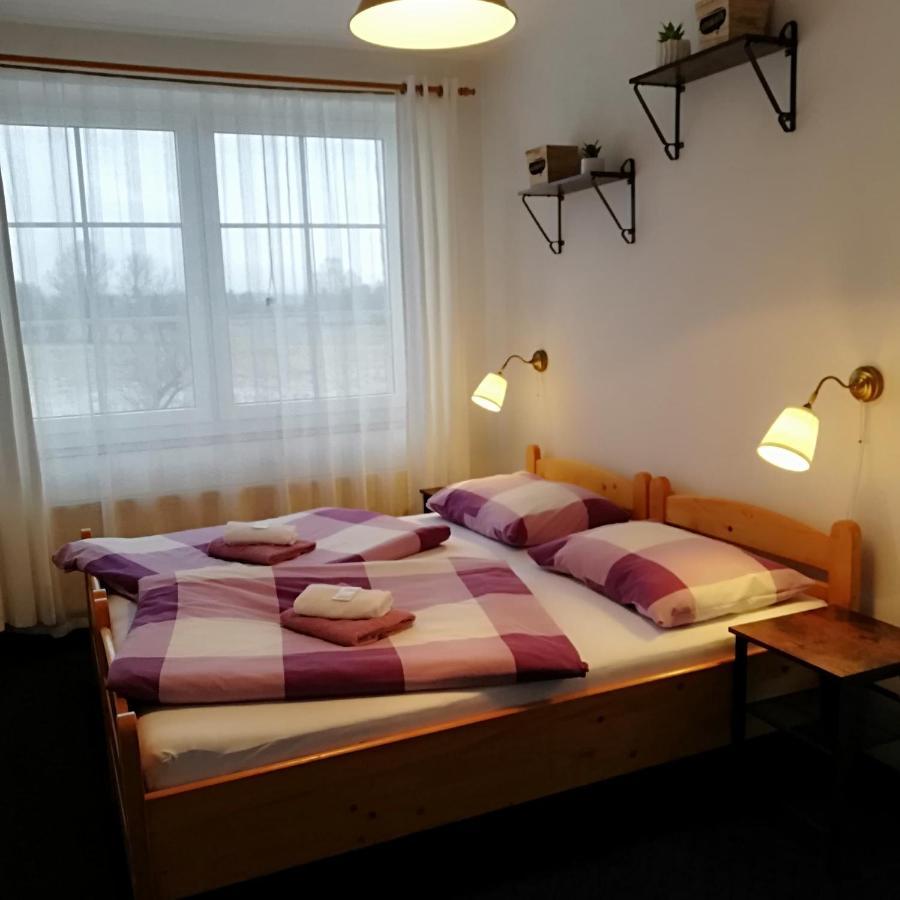 Pension Pastis Janov Buitenkant foto