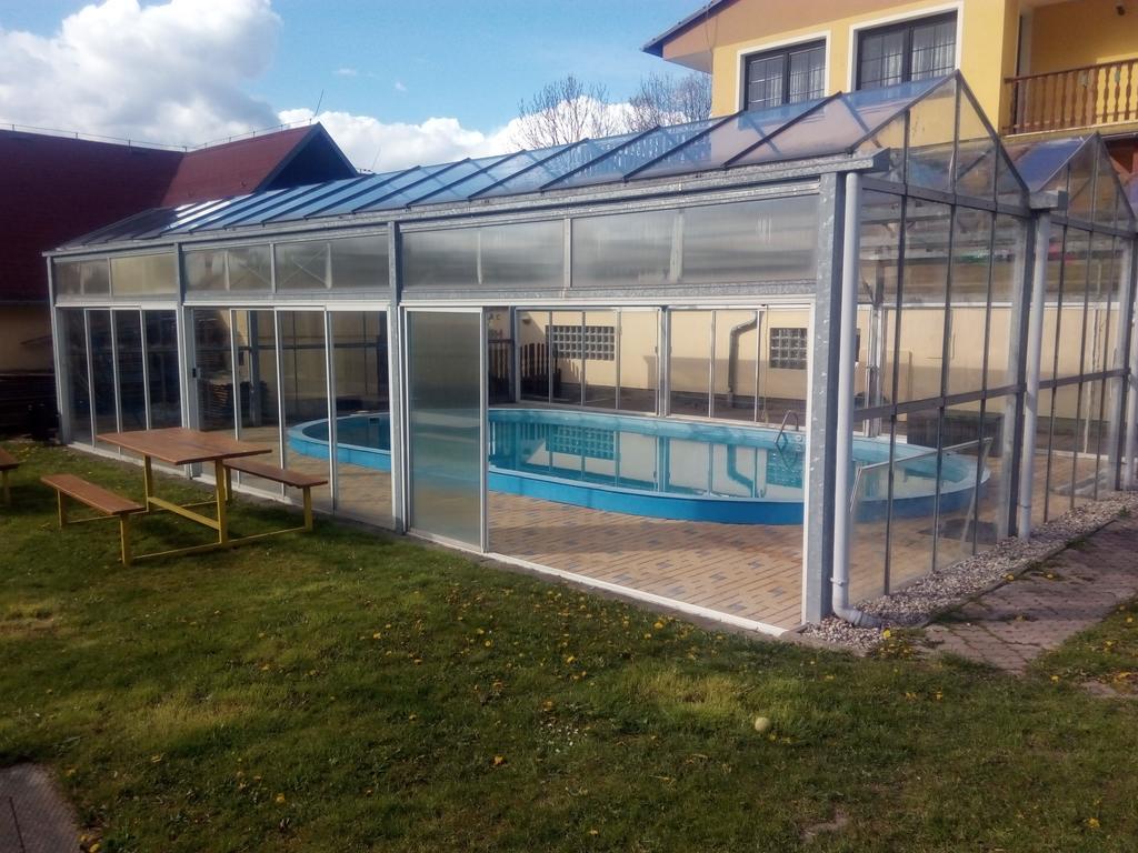 Pension Pastis Janov Buitenkant foto
